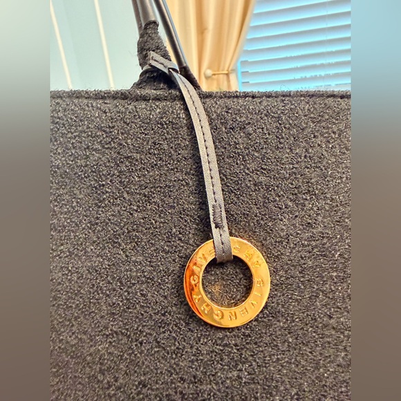 Givenchy Sherpa Tote from PARFUMS. Black Wool w Faux Leather & Red Interior nwot - Picture 2 of 16